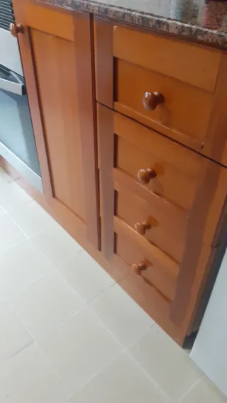 Muebles de cocina con puertas de pino de Oregon