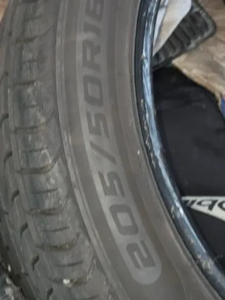 Neumático 205/50R16, 20euros cada una