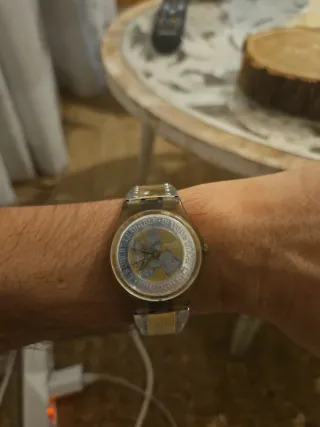 Reloj Swatch dorado y plateado - Prinz Eisenherz