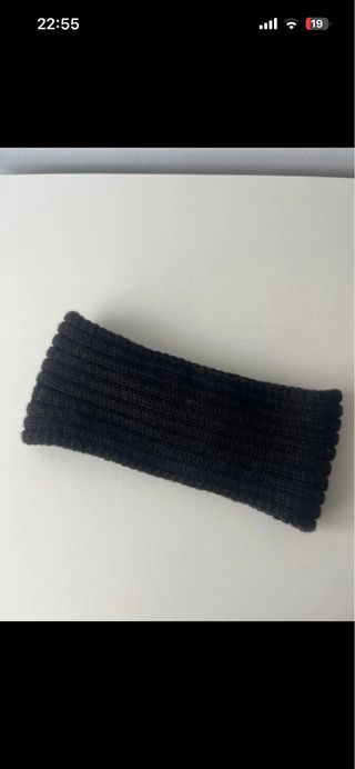 Banda de lana negra sin estrenar