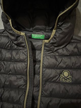 Chaqueta Benetton gris con capucha