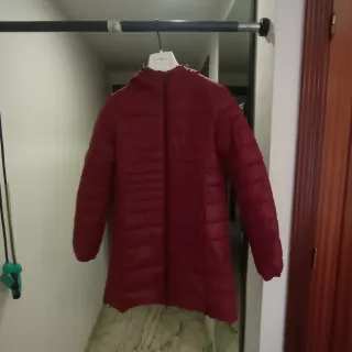 Chaquetón burdeos acolchado