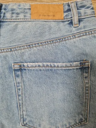 Pantalón vaquero Stradivarius Talla 42