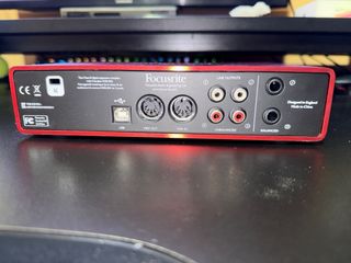 Focusrite Scarlett 2i4 Interfaz Audio