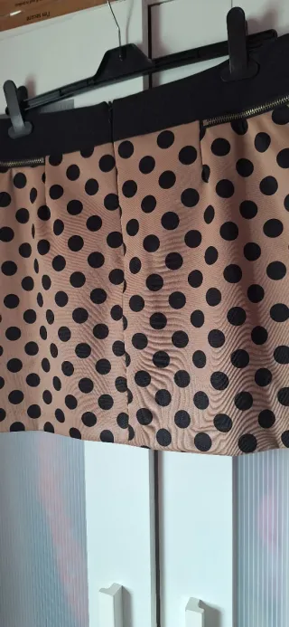 Falda corta lunares beige y negra talla 44