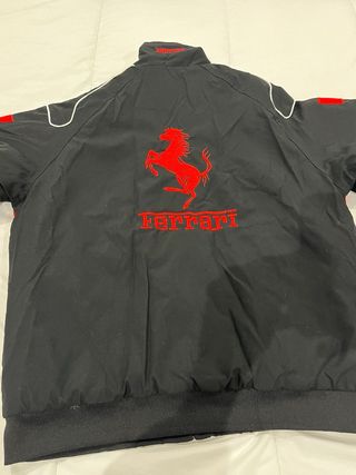 Chaqueta Ferrari Negra y Roja talla L