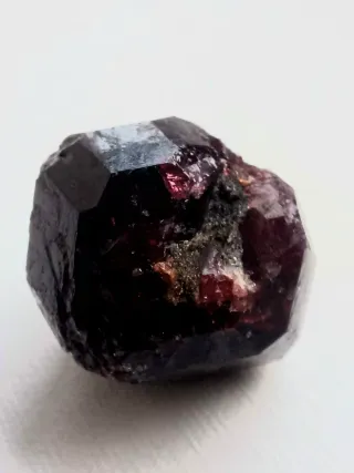 Granato piropo naturale non trattato