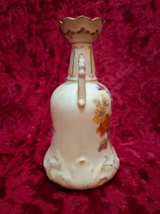 Jarrón de porcelana con flores