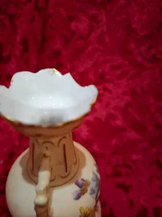 Jarrón de porcelana con flores