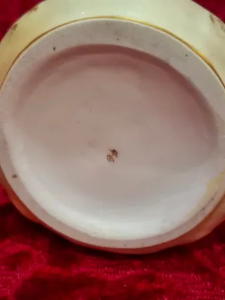 Jarrón de porcelana con flores