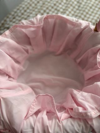 Canasta rosa bebé con encaje