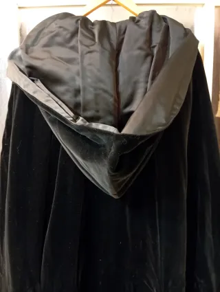 Capa terciopelo con capucha