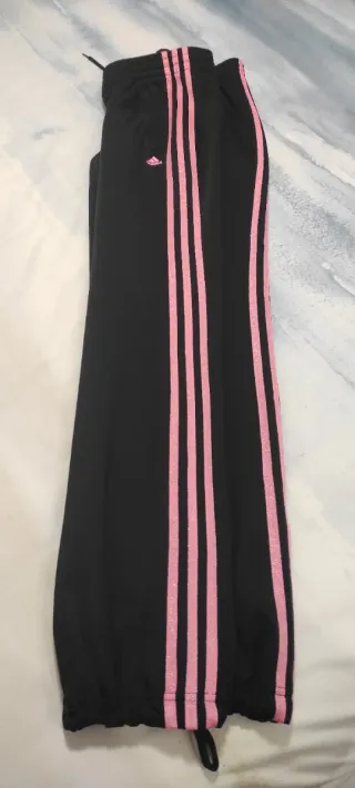Pantalones Adidas negros con rayas rosas