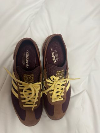 Zapatillas Adidas Marrones y Doradas