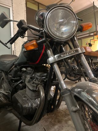 Suzuki GR 650 clasica