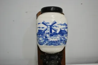 Antiguo molinillo café cerámica escena molino