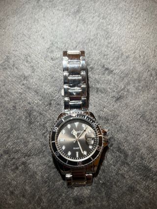 Reloj Elegante Plateado y Negro