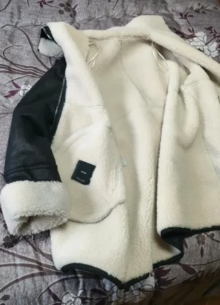 Chaqueta borrego Mango negra y blanca