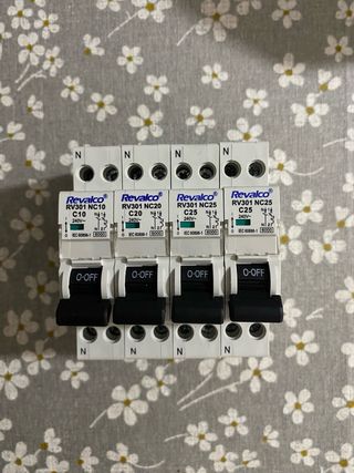 4 Magnetotermicos Revalco RV301