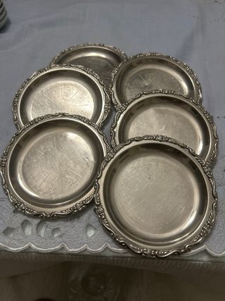 Set di stoviglie e posate antiche