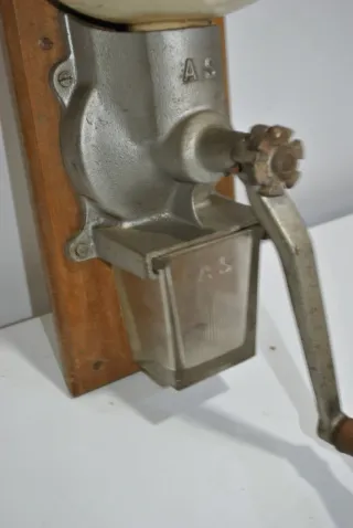 Molinillo de café vintage de pared