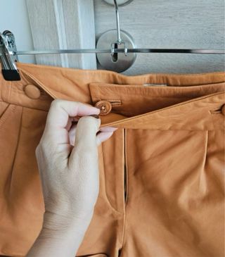 Shorts de piel Sezane naranja