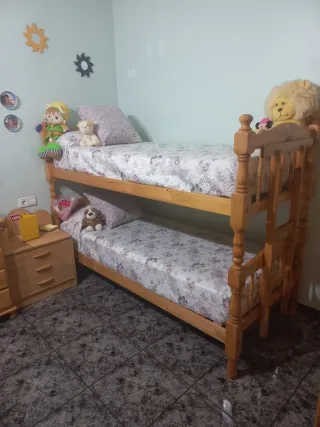 Literas de madera con colchones