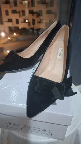 Zapatos negros tacón con lazo