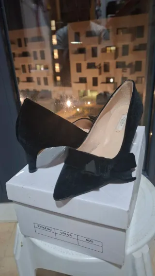 Zapatos negros tacón con lazo