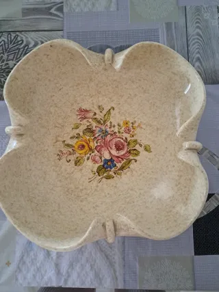 Piatto in ceramica decorato floreale centro tavol