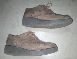 Scarpe donna scamosciate marrone.