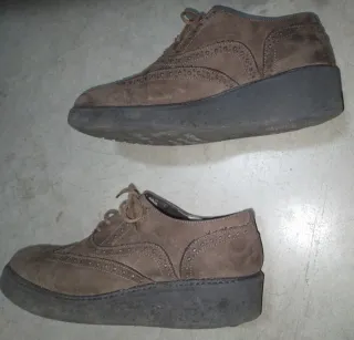 Scarpe donna scamosciate marrone.