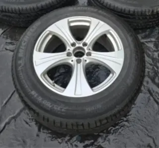 Llanta con neumático Michelin 235/60 R18