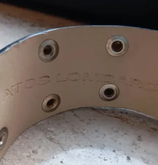 Bracciale in pelle con borchie dorate