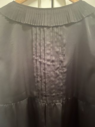 Blusa negra Nice Things con cuello plisado