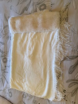 Pashmina blanca con pelo