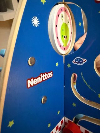 Cohete espacial de madera para niños