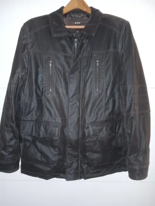 Cazadora de piel negra