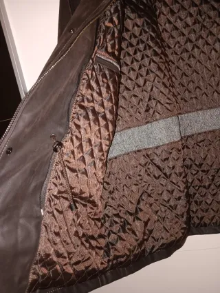 Cazadora de piel negra