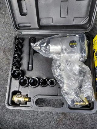 Máquina de Impacto Stanley com Jogo de Soquetes