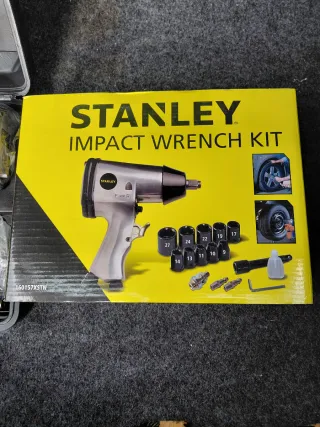 Máquina de Impacto Stanley com Jogo de Soquetes