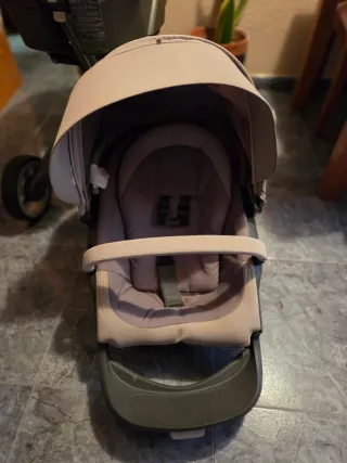 Carro Stokke Xplory Beige, 2 en 1, carro y silla