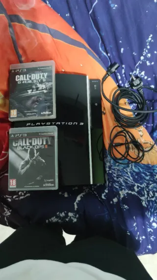 PlayStation 3 + 2 juegos Call of Duty