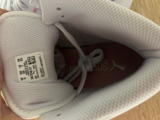 Zapatillas Puma altas blancas y moradas