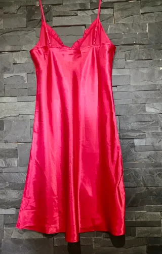 Camisón rojo satinado