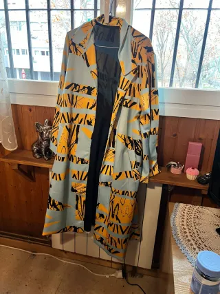 Gabardina vintage azul y amarilla precio algo nego