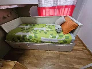 Diván Ikea Hemnes con cajones