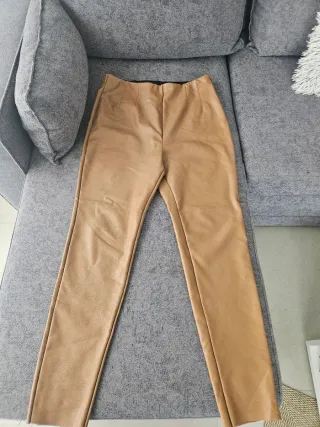 Pantalón pitillo marrón