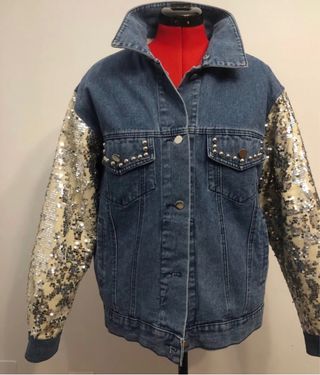 Cazadora vaquera oversize con lentejuelas