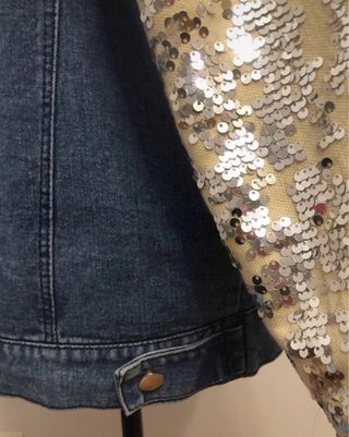 Cazadora vaquera oversize con lentejuelas